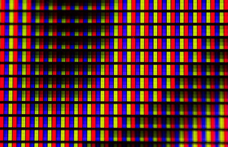 Bright Spots, Dead Pixels, or Screen Bleeding on Phones: How to ...