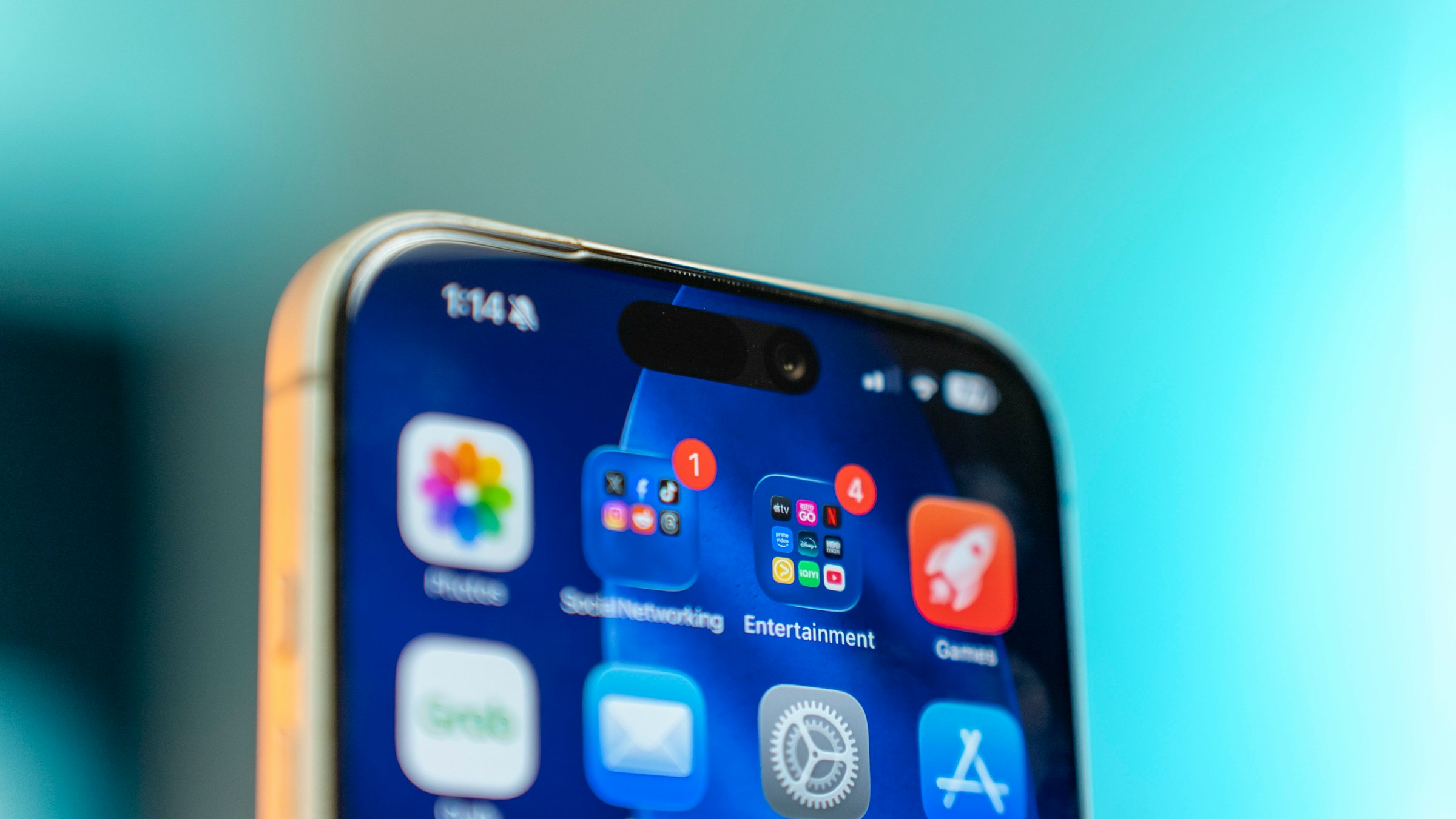 App Store Screenshot Sizes in 2026: Apple App Store vs Google Play Image Requirements